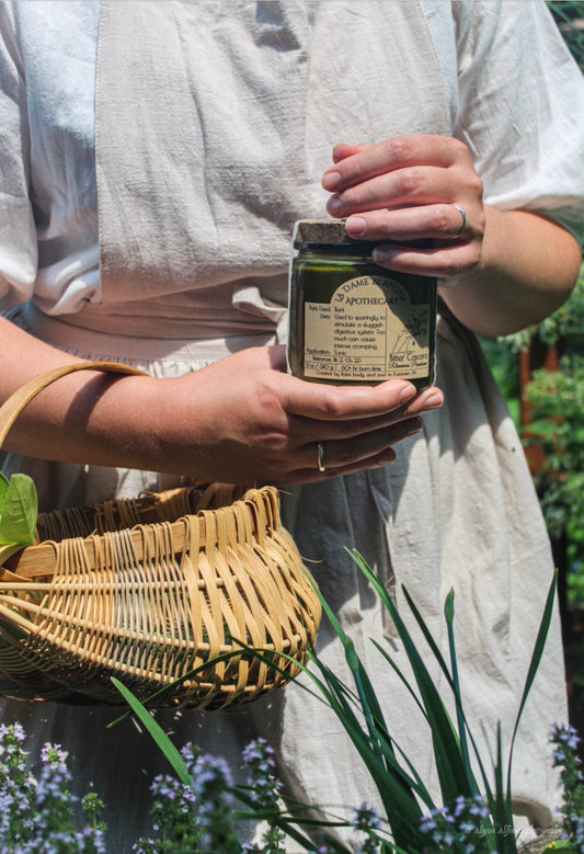 12 oz La Dame Blanche Apothecary: Bitter Cascara Candle